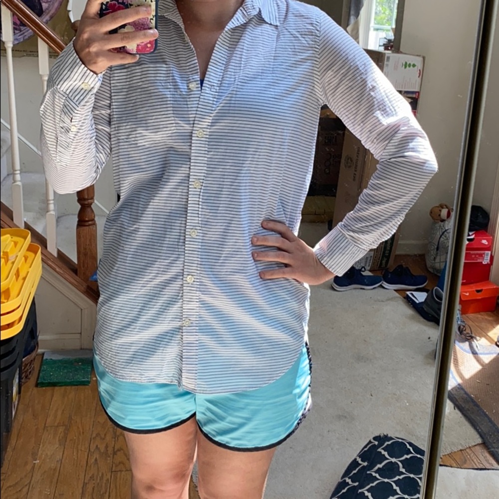 🥭 (4 for $15) Long Striped Button Down Banana Republic - Picture 2 of 7